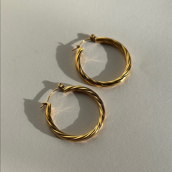 Jewelry - Classic Gold Hoop Earrings